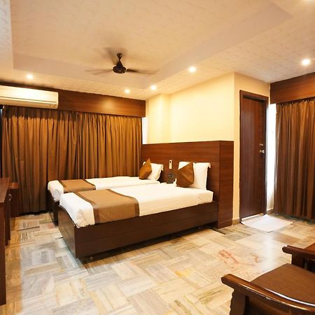 Hotel Jaya Residency Kākināda Esterno foto