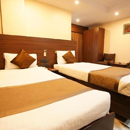 Hotel Jaya Residency Kākināda Esterno foto
