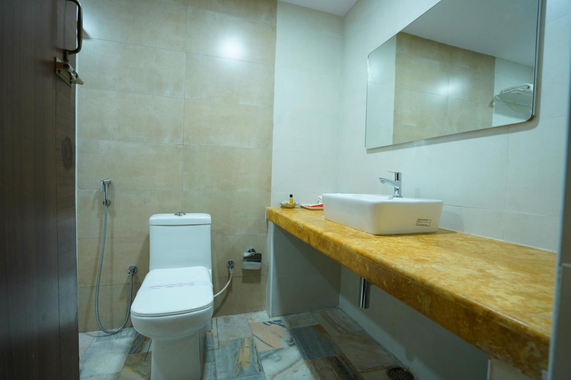 Hotel Jaya Residency Kākināda Esterno foto