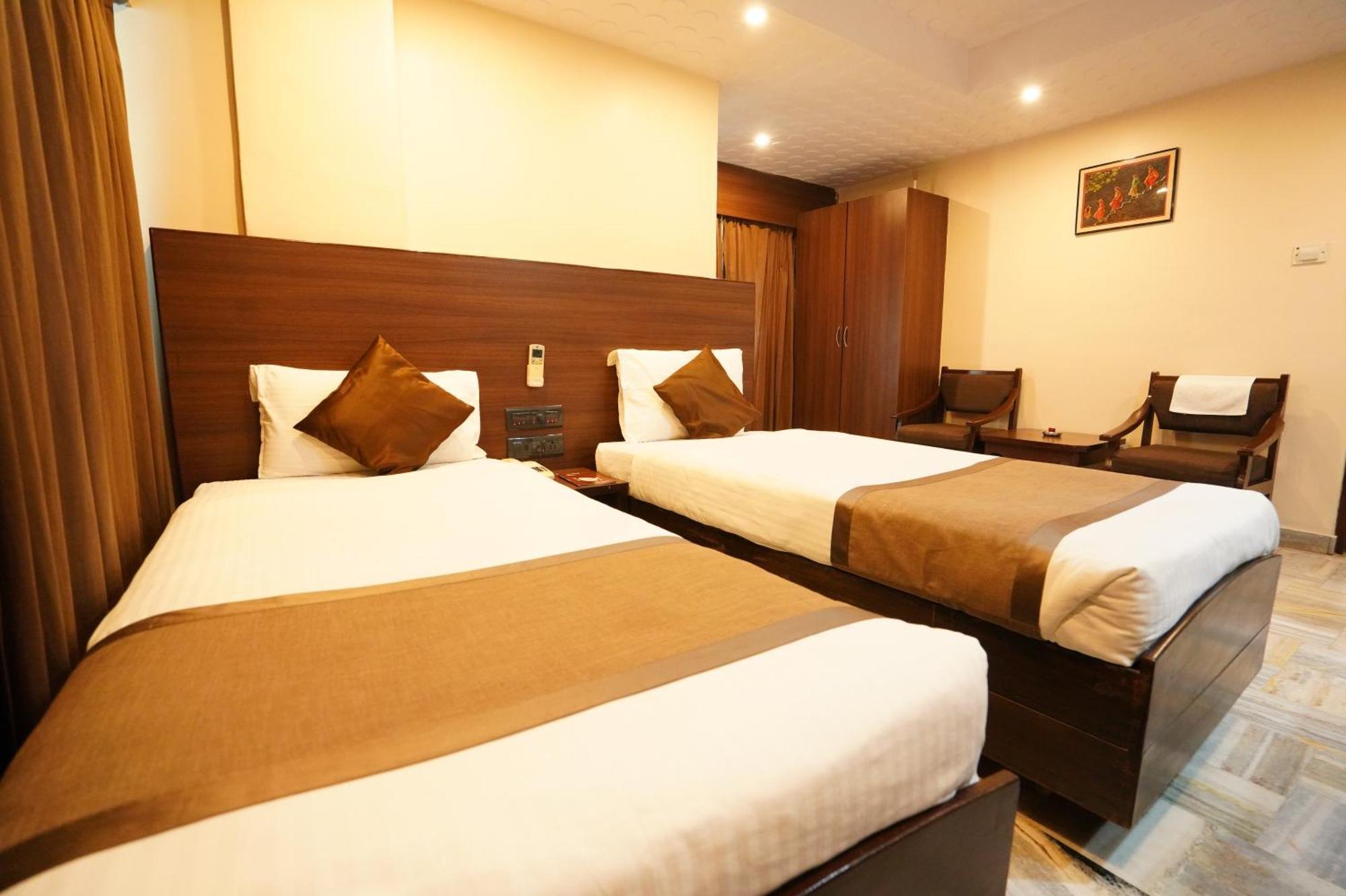 Hotel Jaya Residency Kākināda Esterno foto