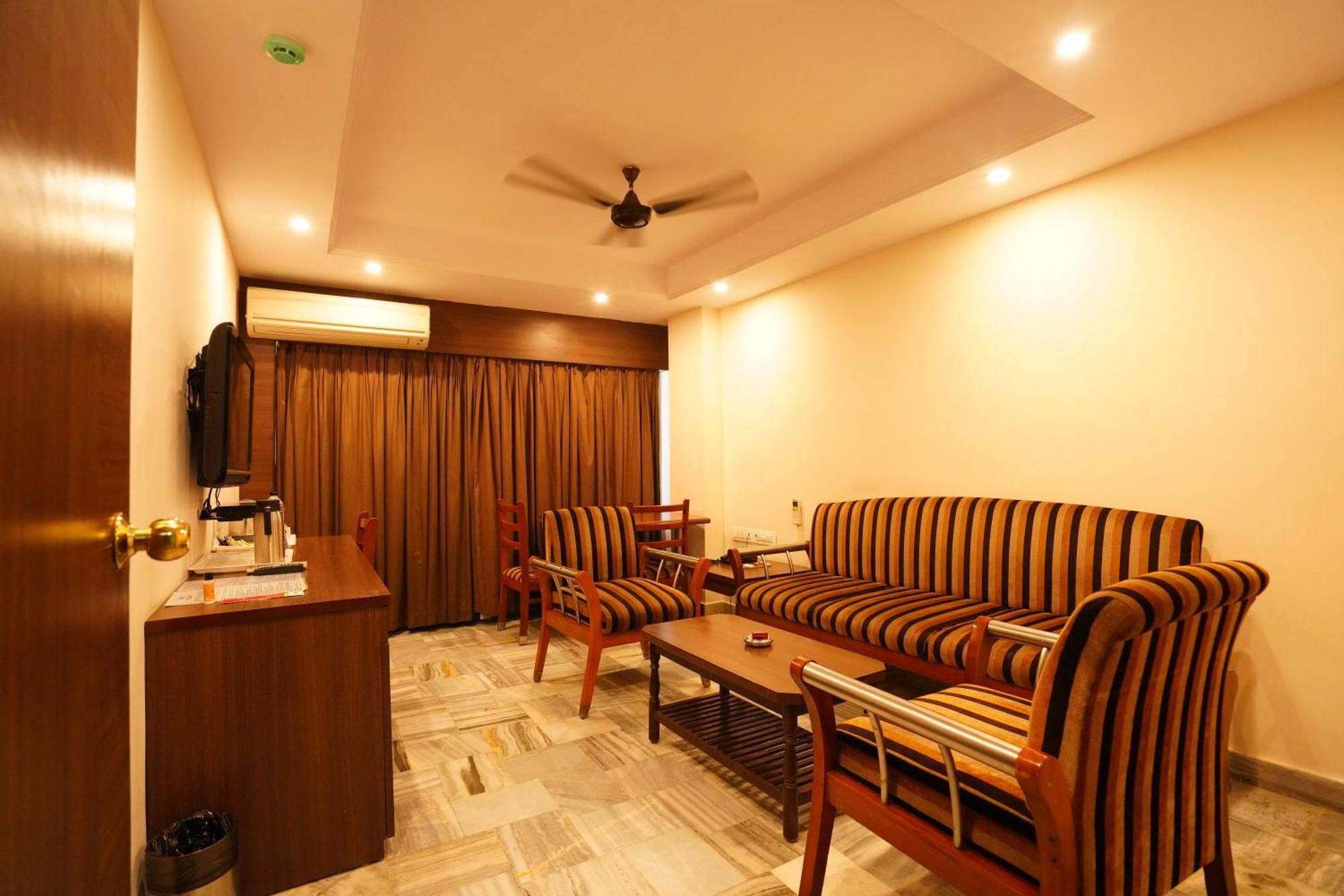 Hotel Jaya Residency Kākināda Esterno foto
